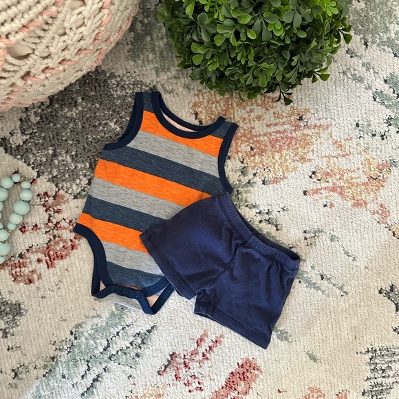 Striped Baby Onesie and Shorts Set - Picture 3 of 8